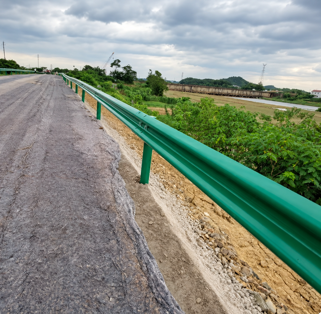 Green powder-coated guardrail